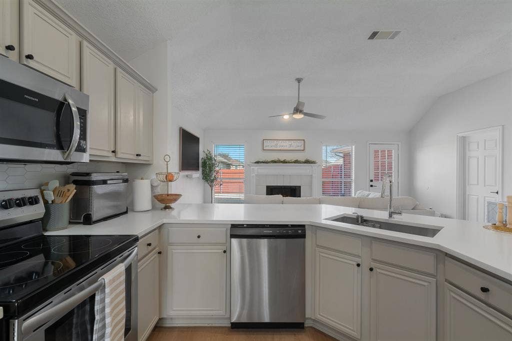 2827 Saint Martin Drive, Lancaster, TX 75146 2827 Saint Martin Drive, Lancaster, TX 75146
