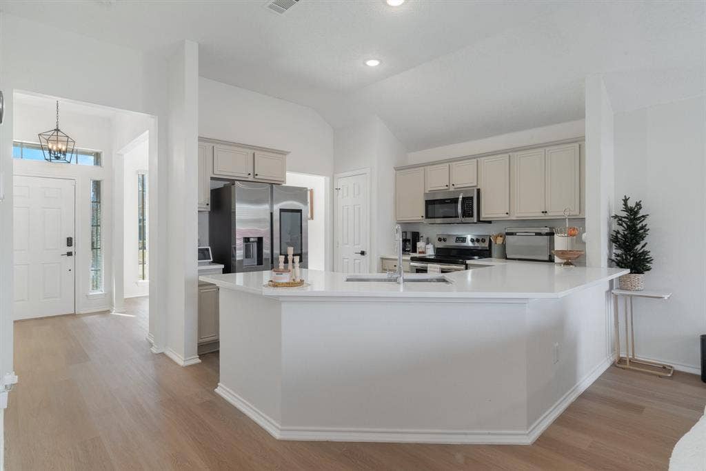 2827 Saint Martin Drive, Lancaster, TX 75146 2827 Saint Martin Drive, Lancaster, TX 75146