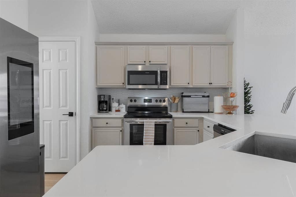 2827 Saint Martin Drive, Lancaster, TX 75146 2827 Saint Martin Drive, Lancaster, TX 75146