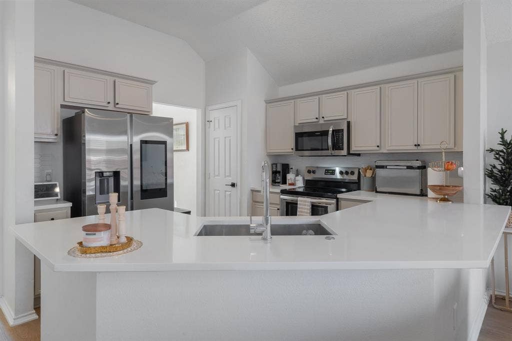 2827 Saint Martin Drive, Lancaster, TX 75146 2827 Saint Martin Drive, Lancaster, TX 75146