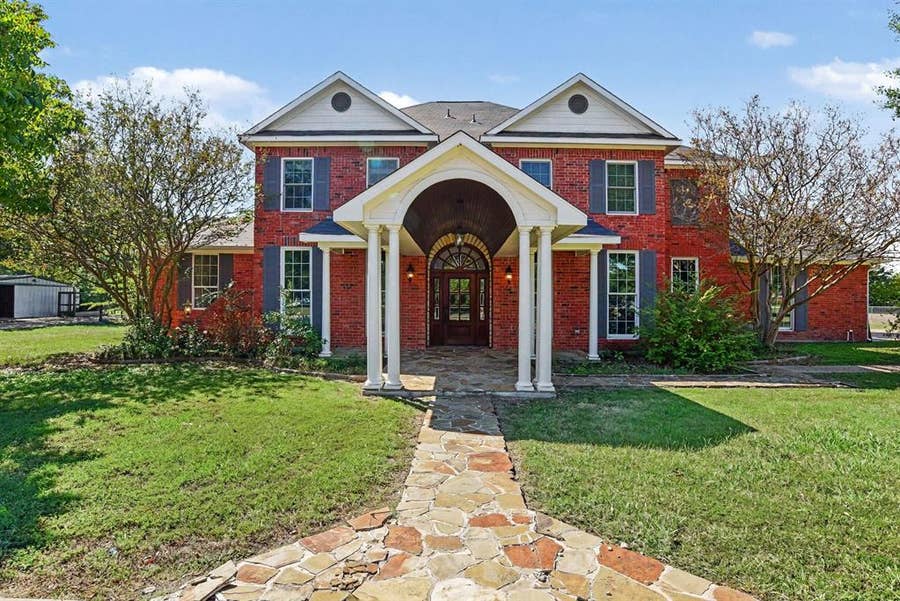 Property photo for 8304 Karen Lane, Terrell, TX
