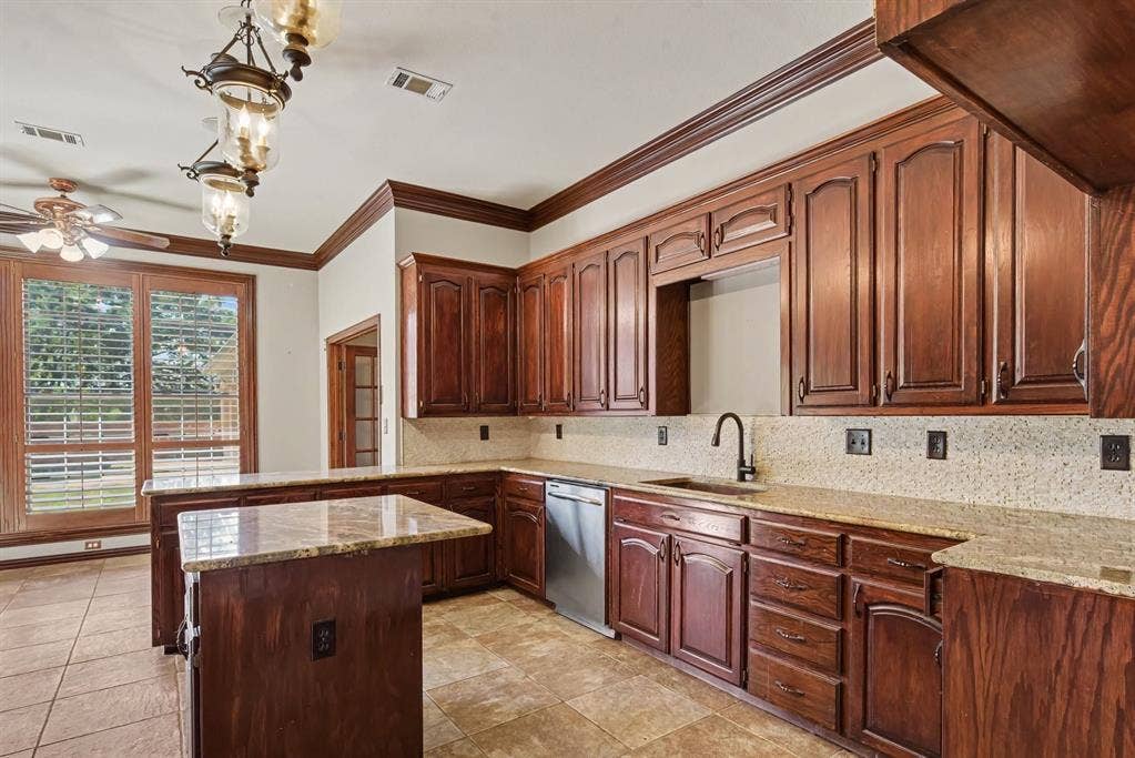 8304 Karen Lane, Terrell, TX 75160