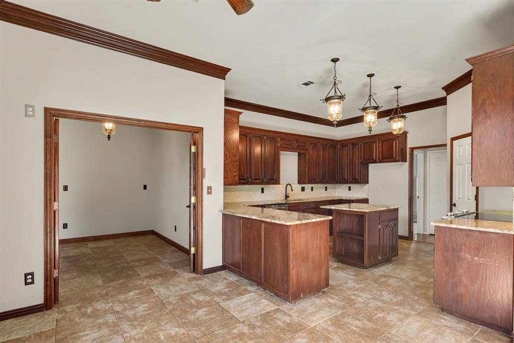 8304 Karen Lane, Terrell, TX 75160