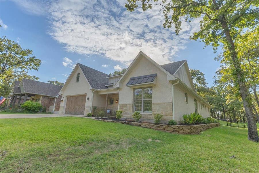 Property photo for 239 Colonial Drive, Mabank, TX