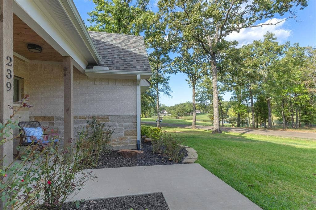 239 Colonial Drive, Mabank, TX 75156 Walkway to front door