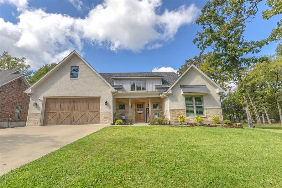 Property photo for 239 Colonial Drive, Mabank, TX
