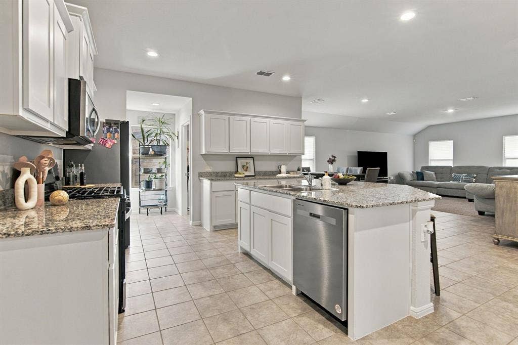 7933 Twin Forks Drive, Fort Worth, TX 76131