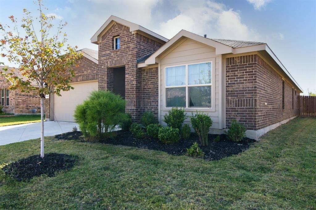 7933 Twin Forks Drive, Fort Worth, TX 76131