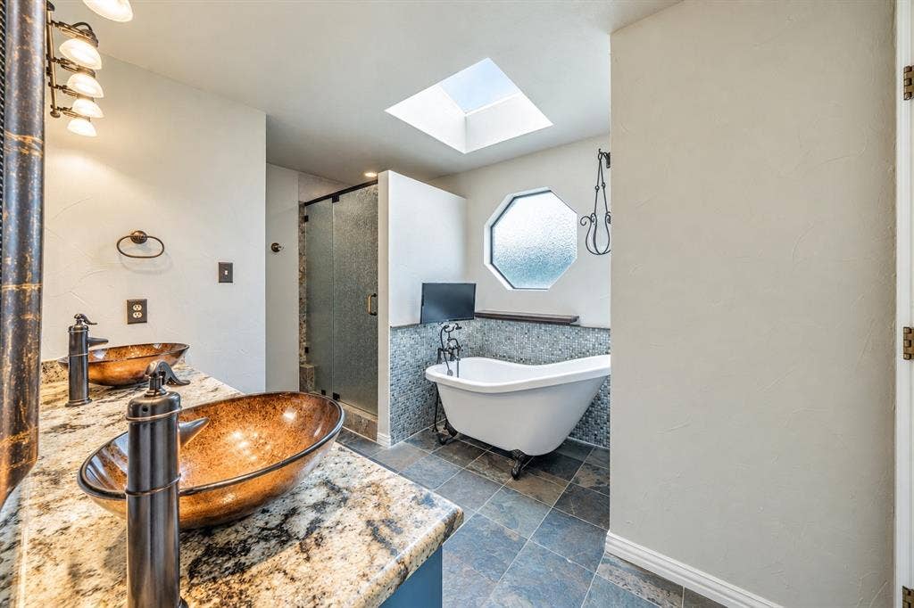 610 Shallow Creek Drive, Oak Leaf, TX 75154