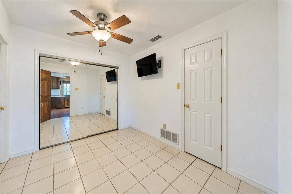 610 Shallow Creek Drive, Oak Leaf, TX 75154