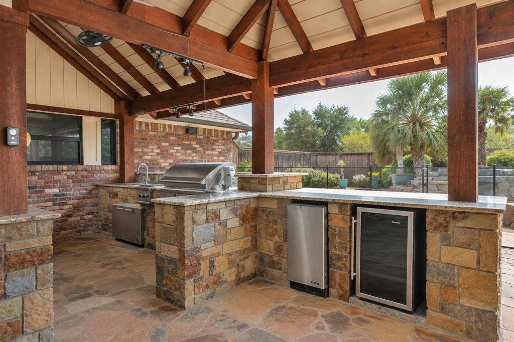 610 Shallow Creek Drive, Oak Leaf, TX 75154