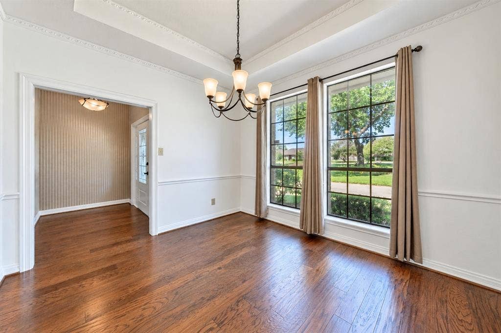 610 Shallow Creek Drive, Oak Leaf, TX 75154