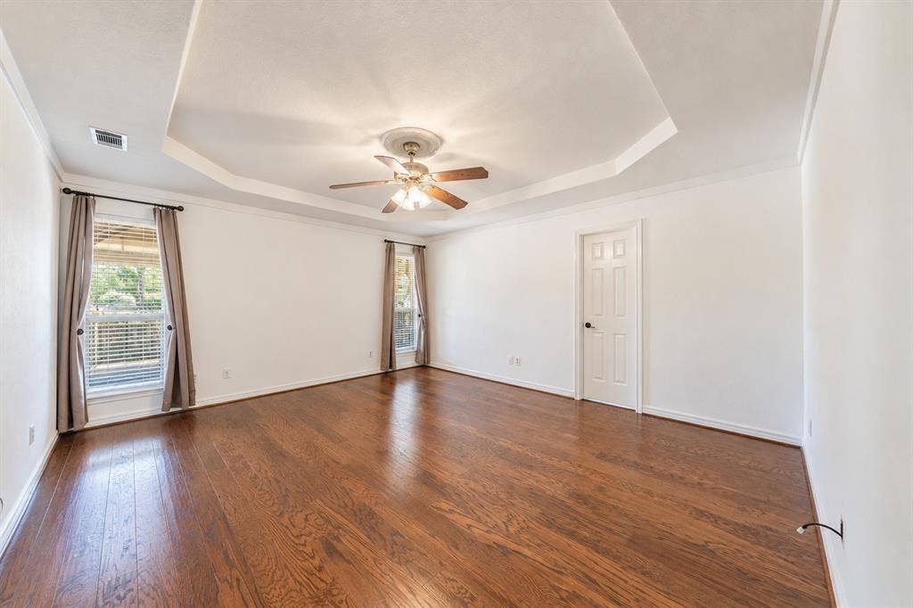 610 Shallow Creek Drive, Oak Leaf, TX 75154