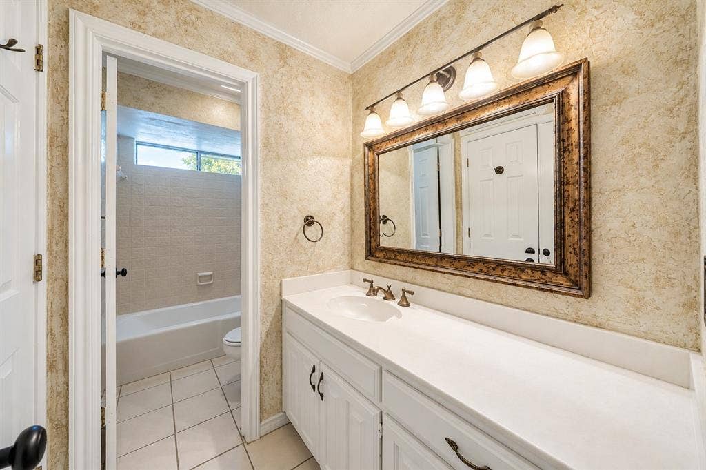 610 Shallow Creek Drive, Oak Leaf, TX 75154