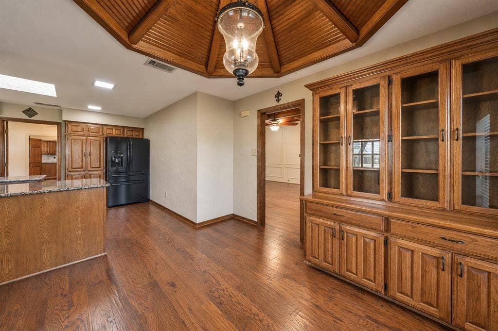 610 Shallow Creek Drive, Oak Leaf, TX 75154