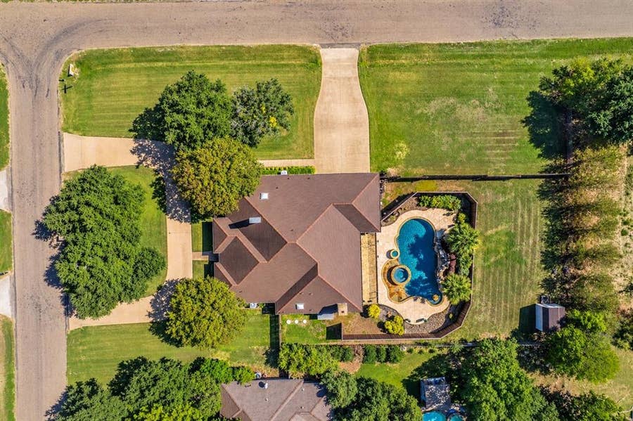 Property photo for 610 Shallow Creek Drive, Oak Leaf, TX
