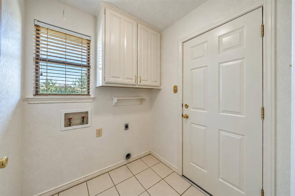 610 Shallow Creek Drive, Oak Leaf, TX 75154