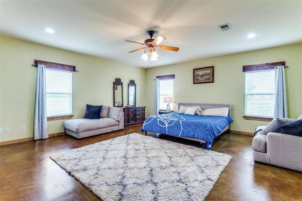 15350 US Highway 380, Krum, TX 76249