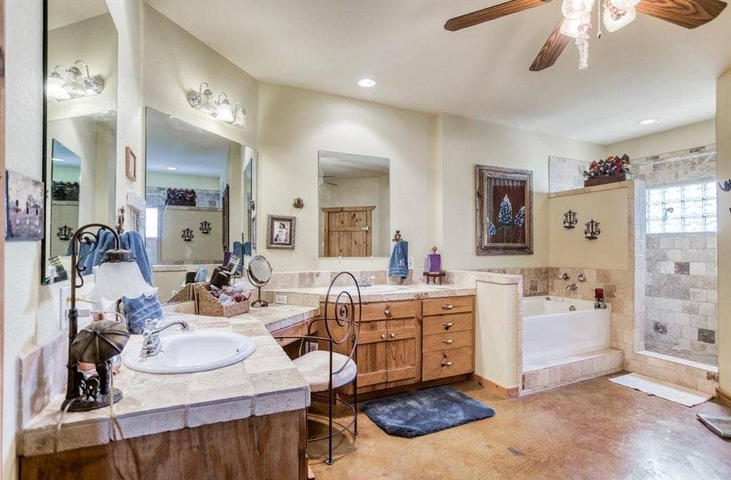 15350 US Highway 380, Krum, TX 76249