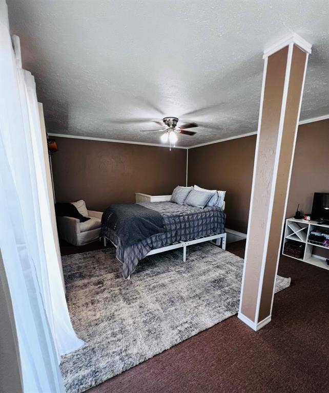 Ceiling fan with integrated lighting