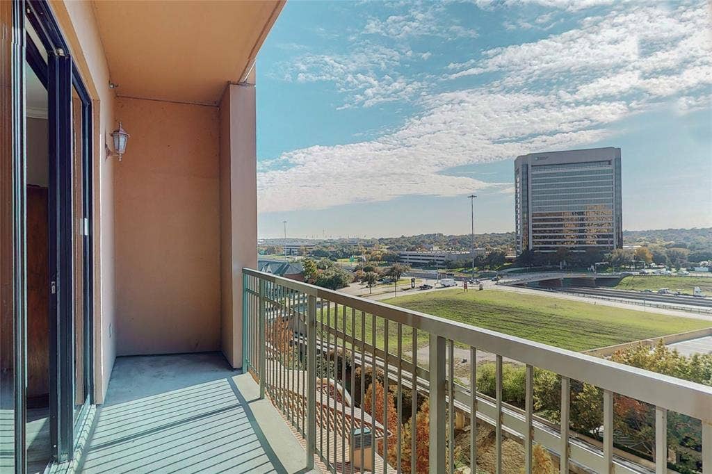 330 Las Colinas Boulevard E, #920, Irving, TX 75039 View of balcony
