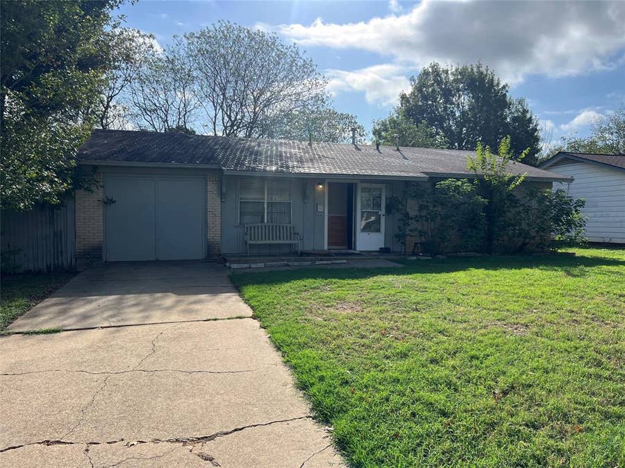 Property photo for 518 Stonewall Drive, Euless, TX