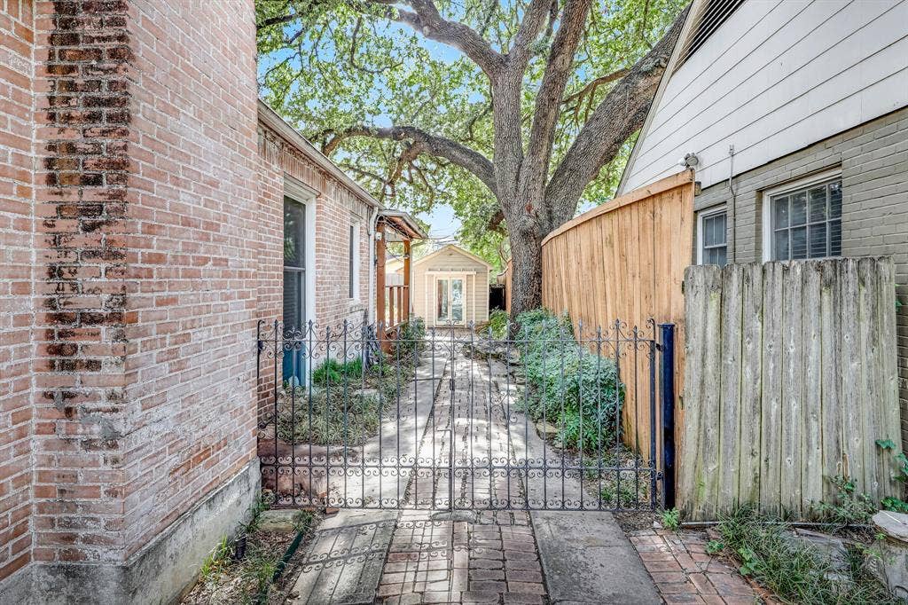 5411 Stoneleigh Avenue, Dallas, TX 75235 5411 Stoneleigh Avenue, Dallas, TX 75235