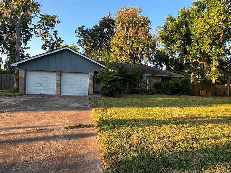 Property photo for 438 Southern Oaks Drive, Lake Jackson, TX