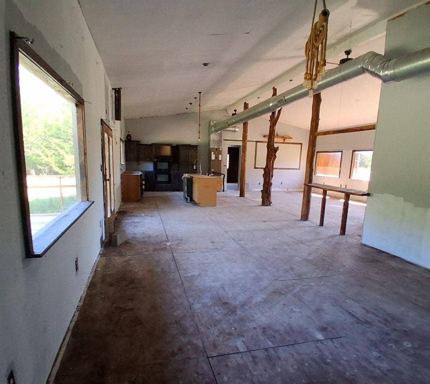 42 Greenbriar Avenue, Burneyville, OK 73430
