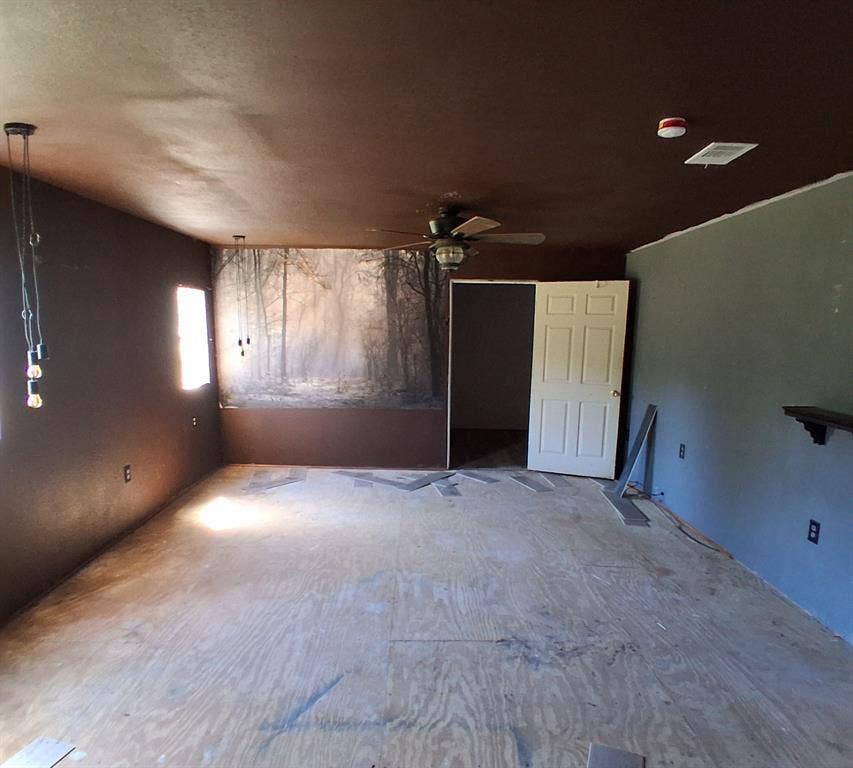 42 Greenbriar Avenue, Burneyville, OK 73430