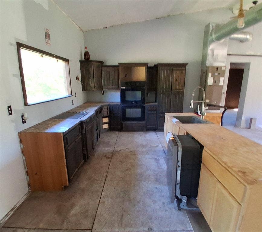42 Greenbriar Avenue, Burneyville, OK 73430