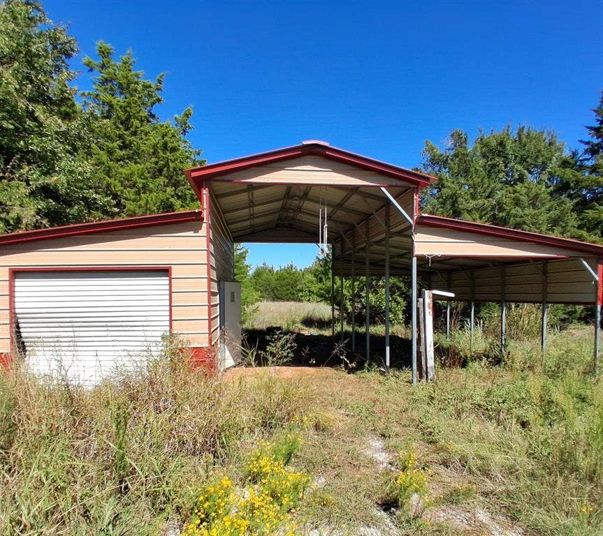 42 Greenbriar Avenue, Burneyville, OK 73430