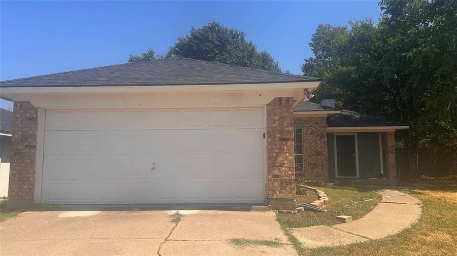 Property photo for 313 Sunnyview Drive, Mansfield, TX