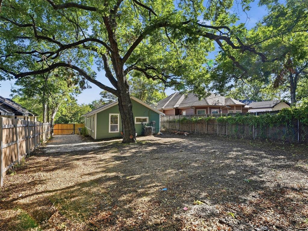 1419 E Waco Avenue, Dallas, TX 75216 1419 E Waco Avenue, Dallas, TX 75216
