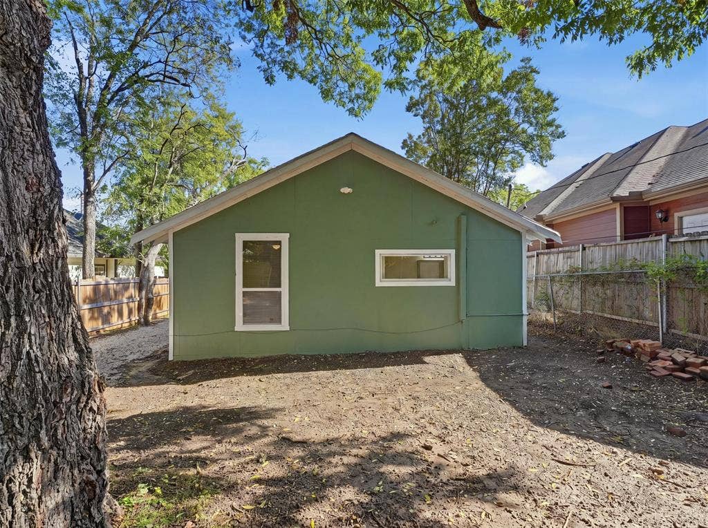 1419 E Waco Avenue, Dallas, TX 75216 1419 E Waco Avenue, Dallas, TX 75216