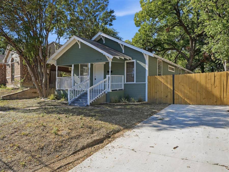 Property photo for 1419 E Waco Avenue, Dallas, TX