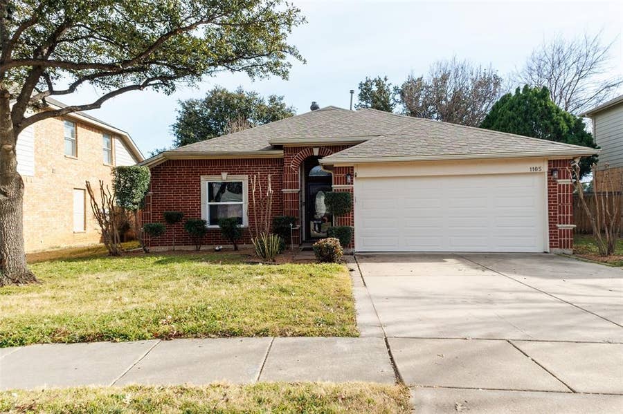 Property photo for 1105 Hillwood Drive, Saginaw, TX