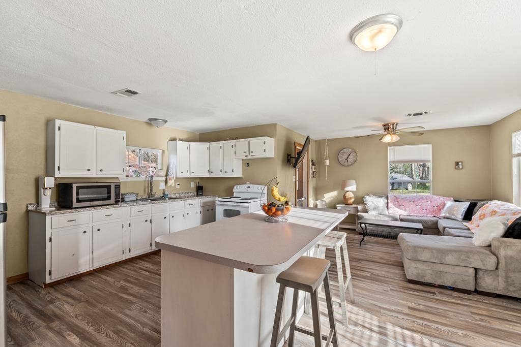 303 Whispering Oaks Trail, Payne Springs, TX 75156