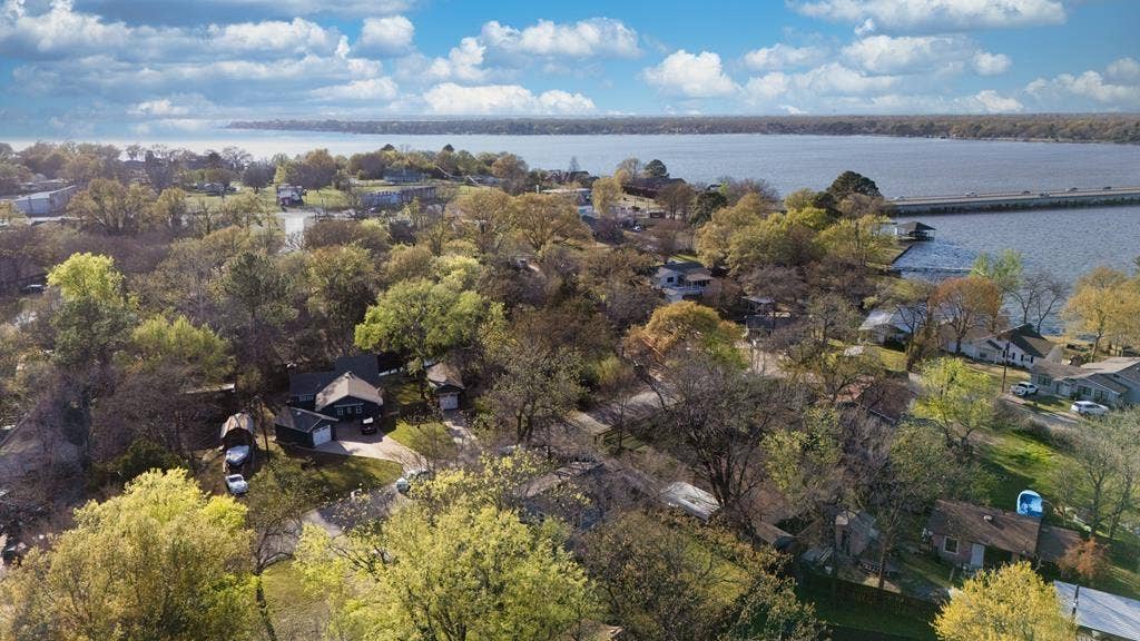 303 Whispering Oaks Trail, Payne Springs, TX 75156