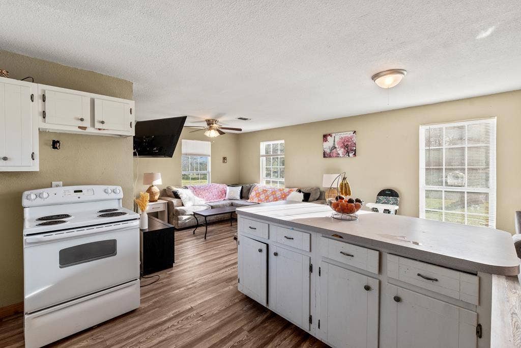 303 Whispering Oaks Trail, Payne Springs, TX 75156