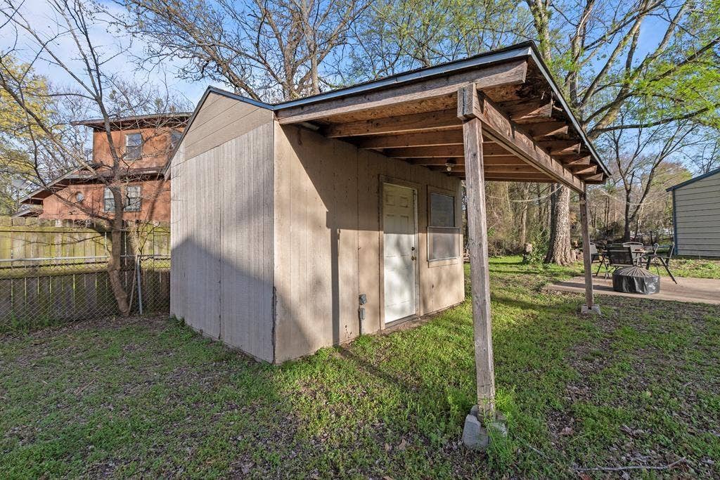 303 Whispering Oaks Trail, Payne Springs, TX 75156