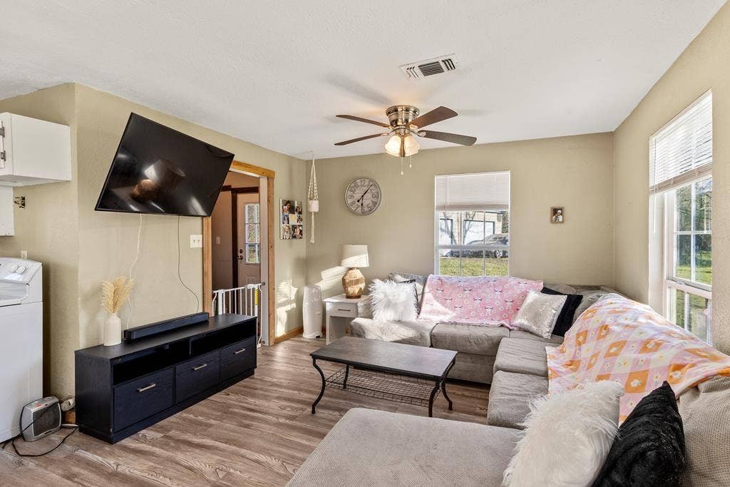 303 Whispering Oaks Trail, Payne Springs, TX 75156