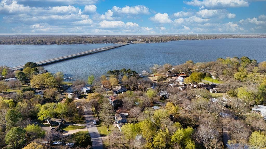 303 Whispering Oaks Trail, Payne Springs, TX 75156