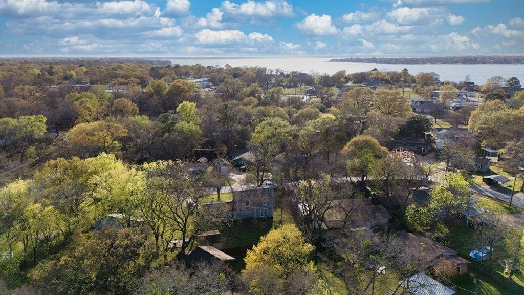 303 Whispering Oaks Trail, Payne Springs, TX 75156