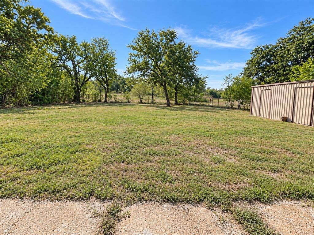512 E Charles Street, Riesel, TX 76682