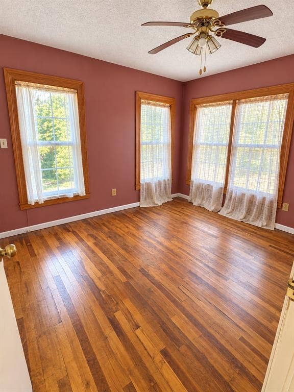 512 E Charles Street, Riesel, TX 76682