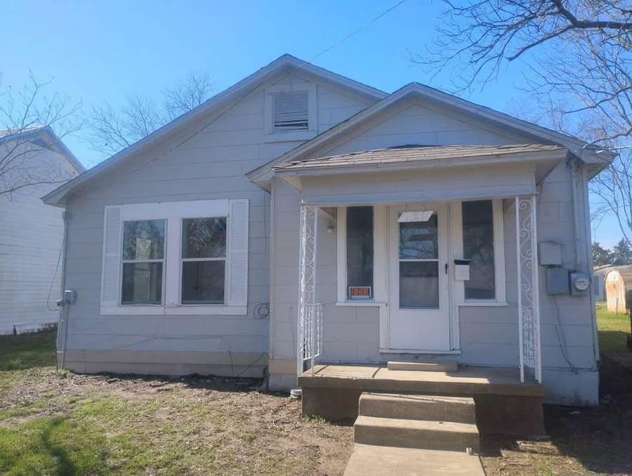 Property photo for 1104 S Columbia Street, Clarksville, TX