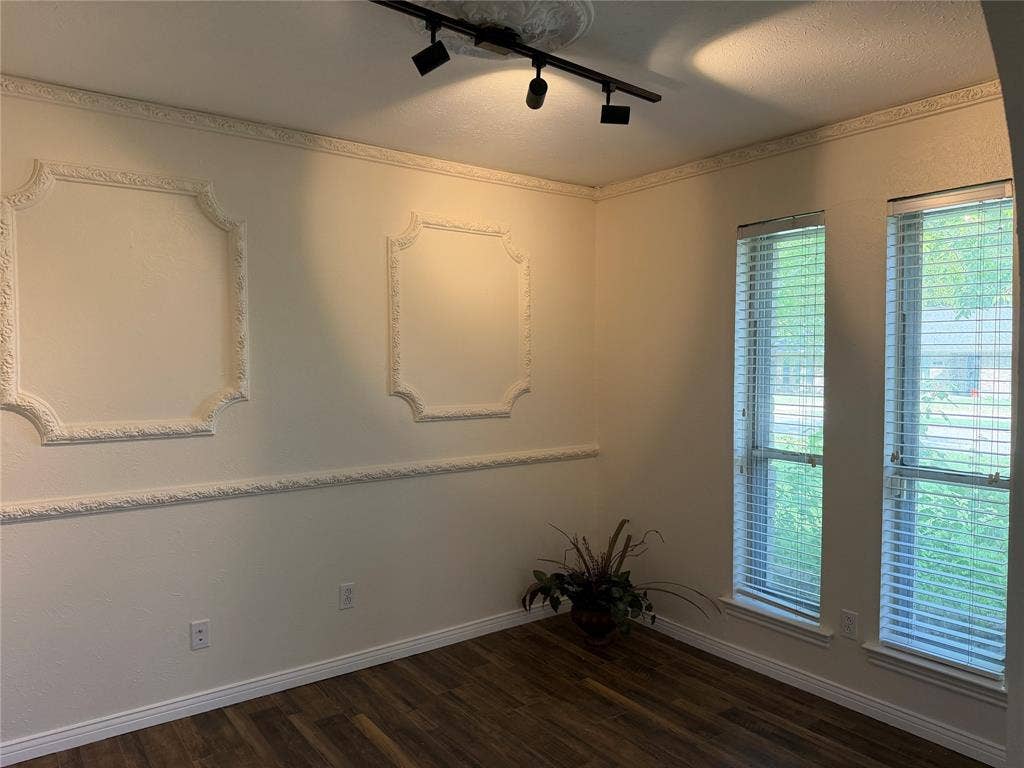 2408 Skiles Drive, Plano, TX 75075 Decorative wall molding and chair rail accents