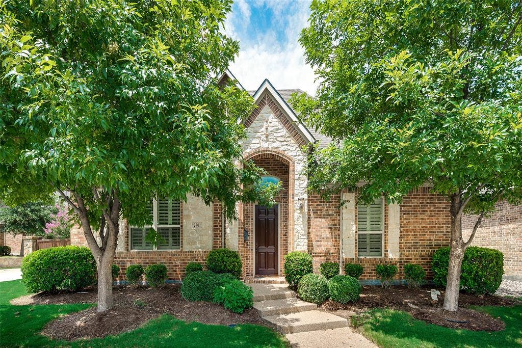 2501 Lady Viviane Lane, Lewisville, TX 75056