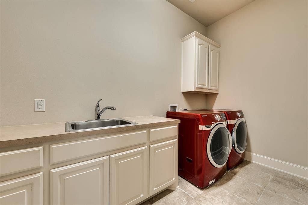 2501 Lady Viviane Lane, Lewisville, TX 75056